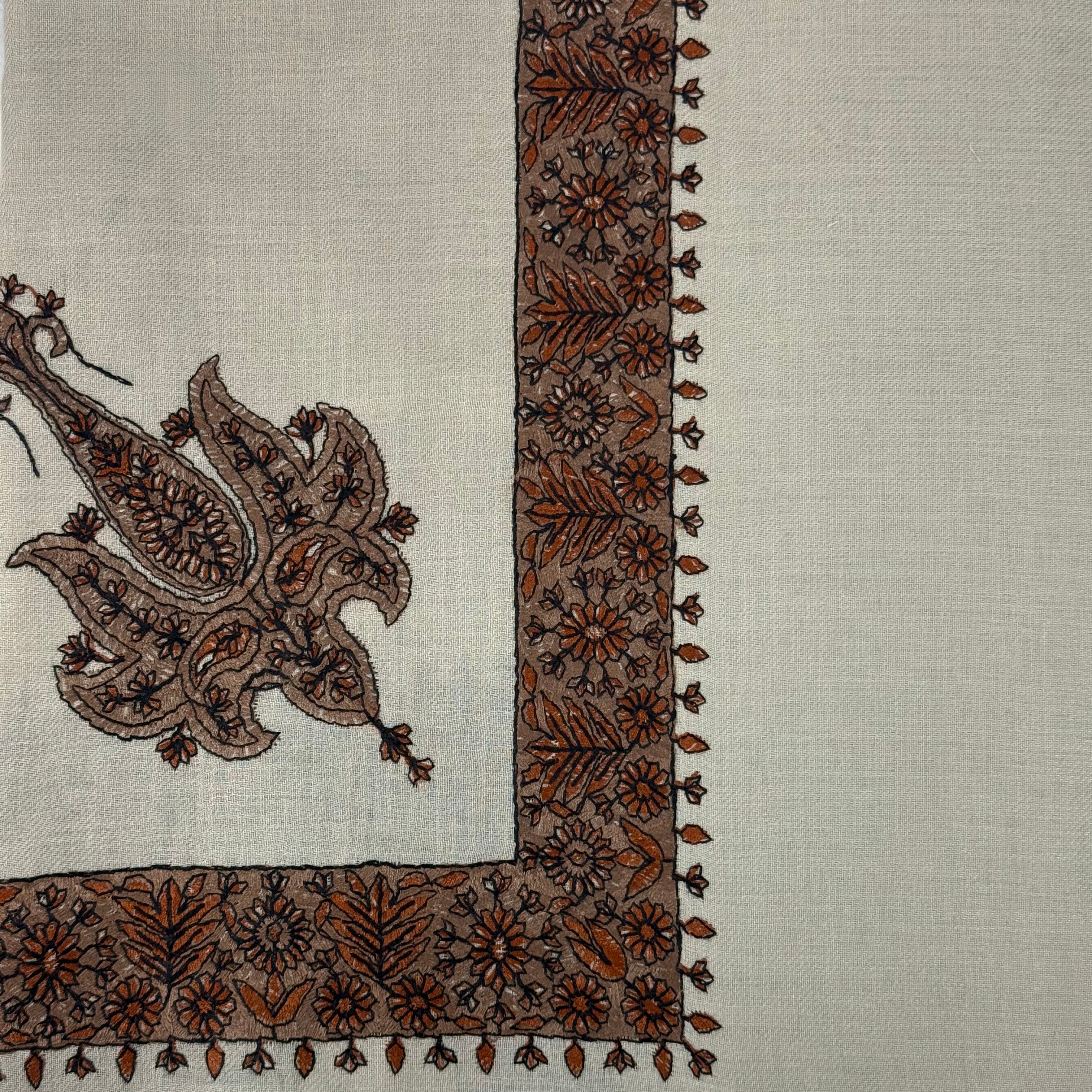 Luxury Beige Embroidered Yemeni Shemagh - Image 10