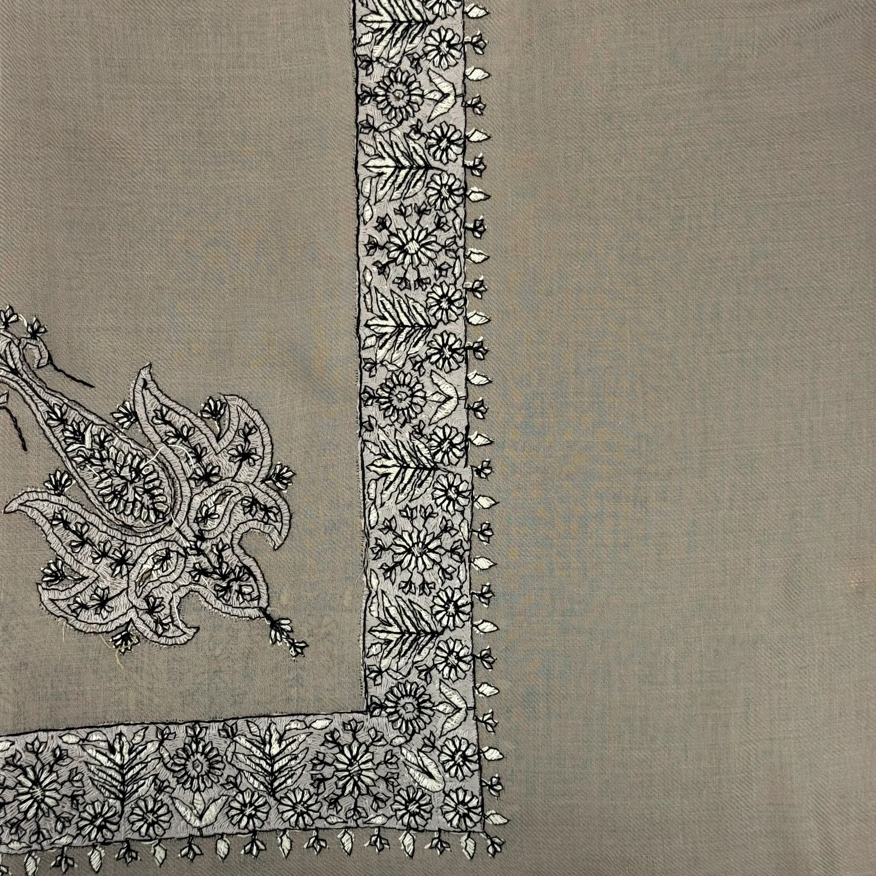 Luxury Beige Embroidered Yemeni Shemagh - Image 14