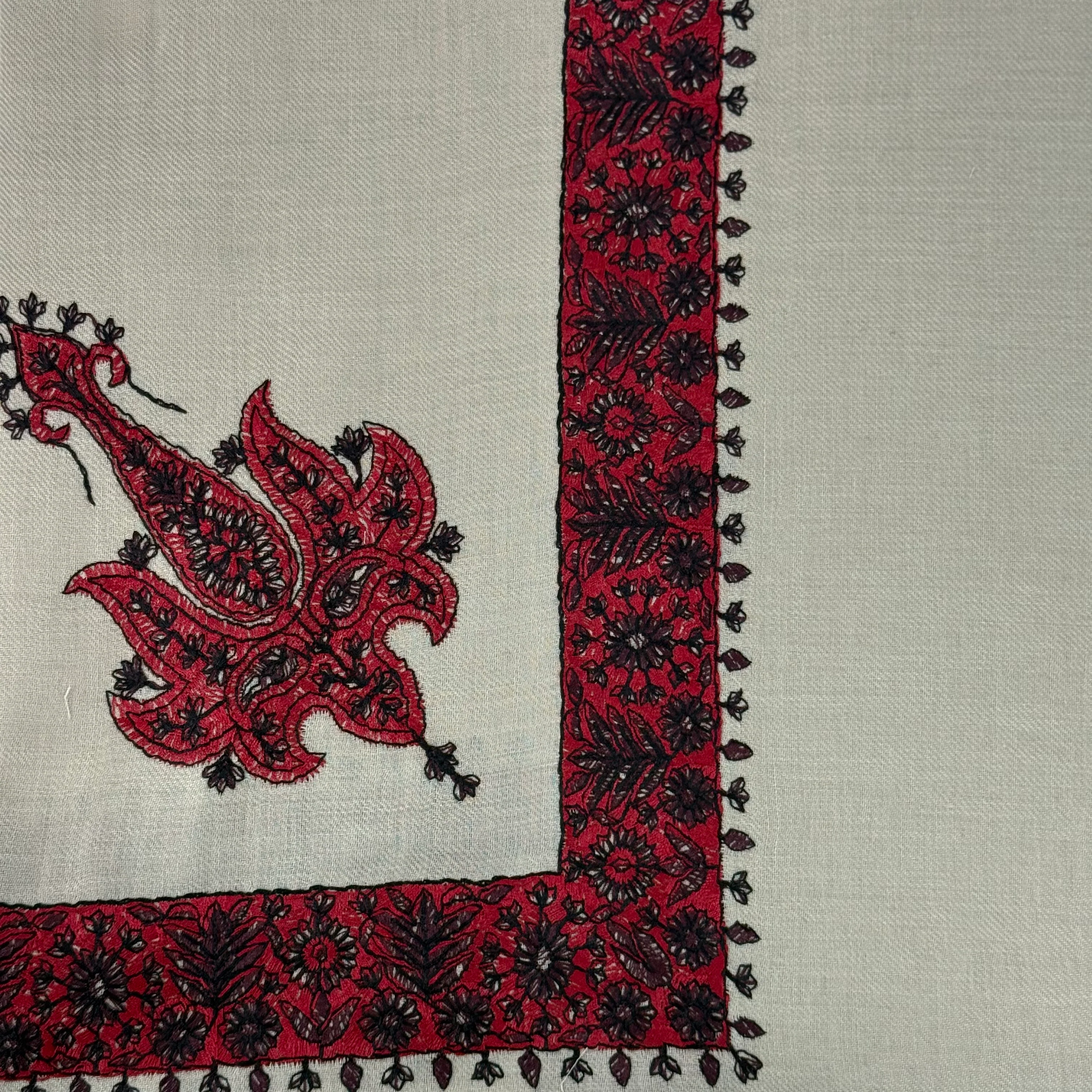 Luxury Beige Embroidered Yemeni Shemagh - Image 9