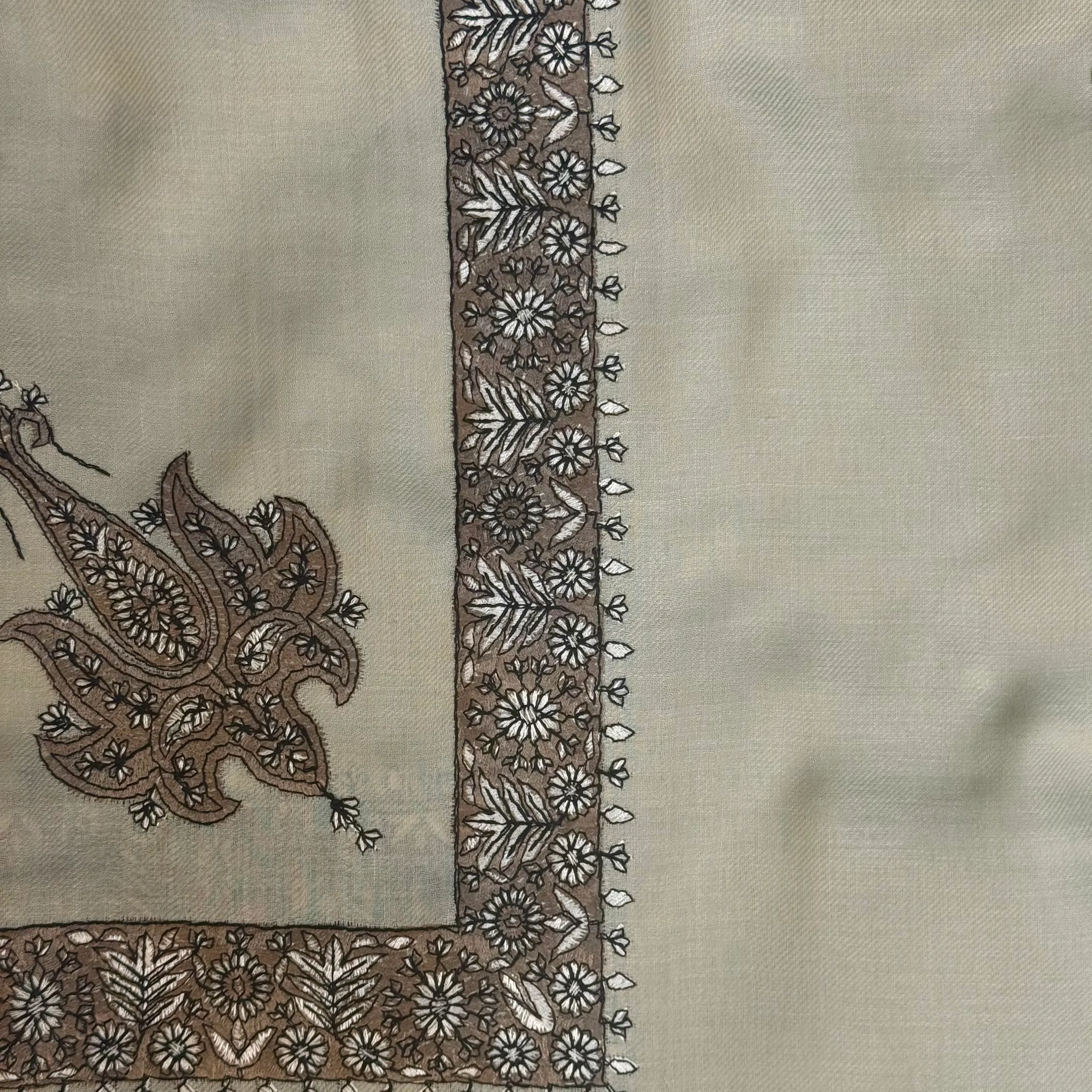 Luxury Birch Embroidered Yemeni Shemagh - Image 3