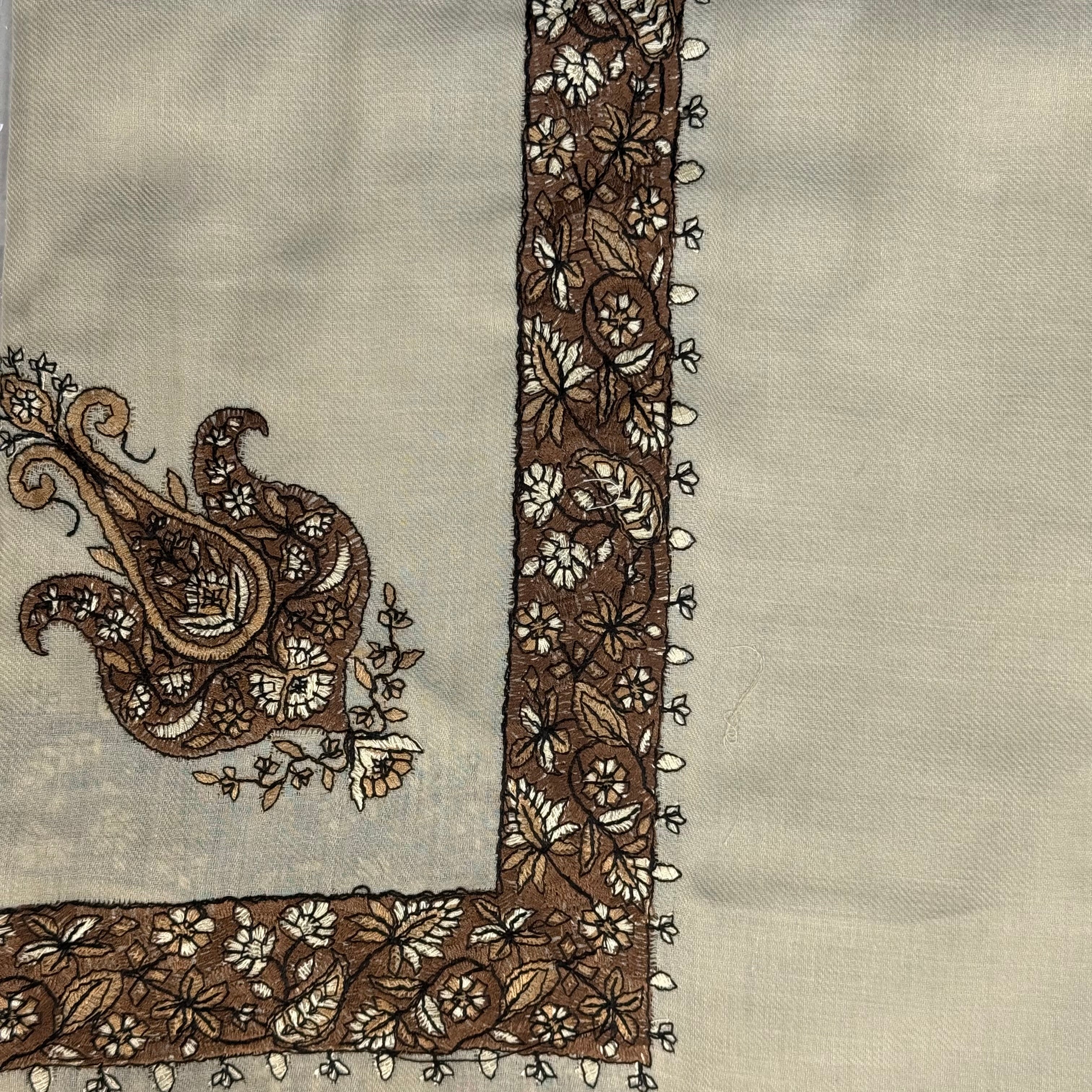 Luxury Birch Embroidered Yemeni Shemagh - Image 9