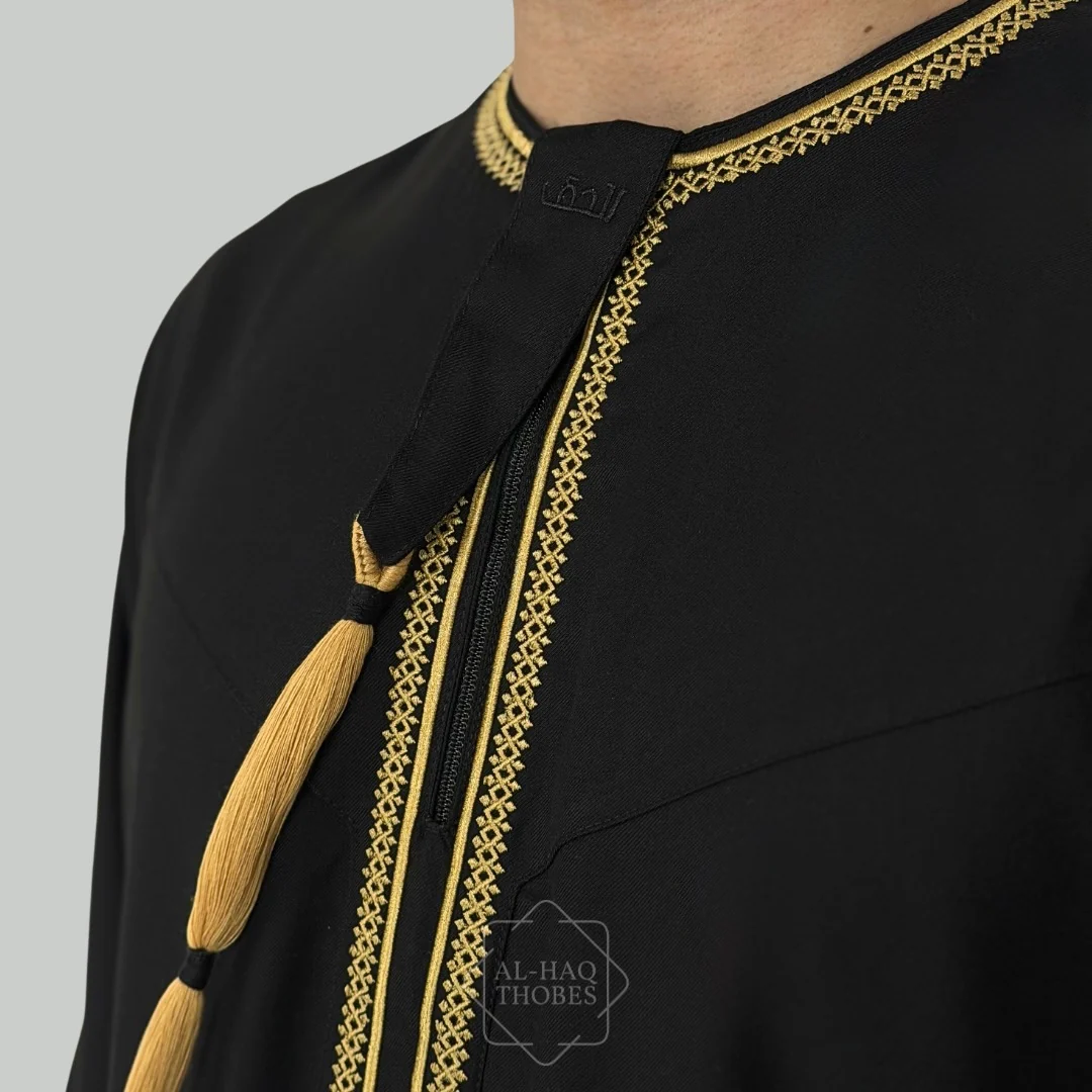 Luxury Black & Gold Omani Thobe - Image 4