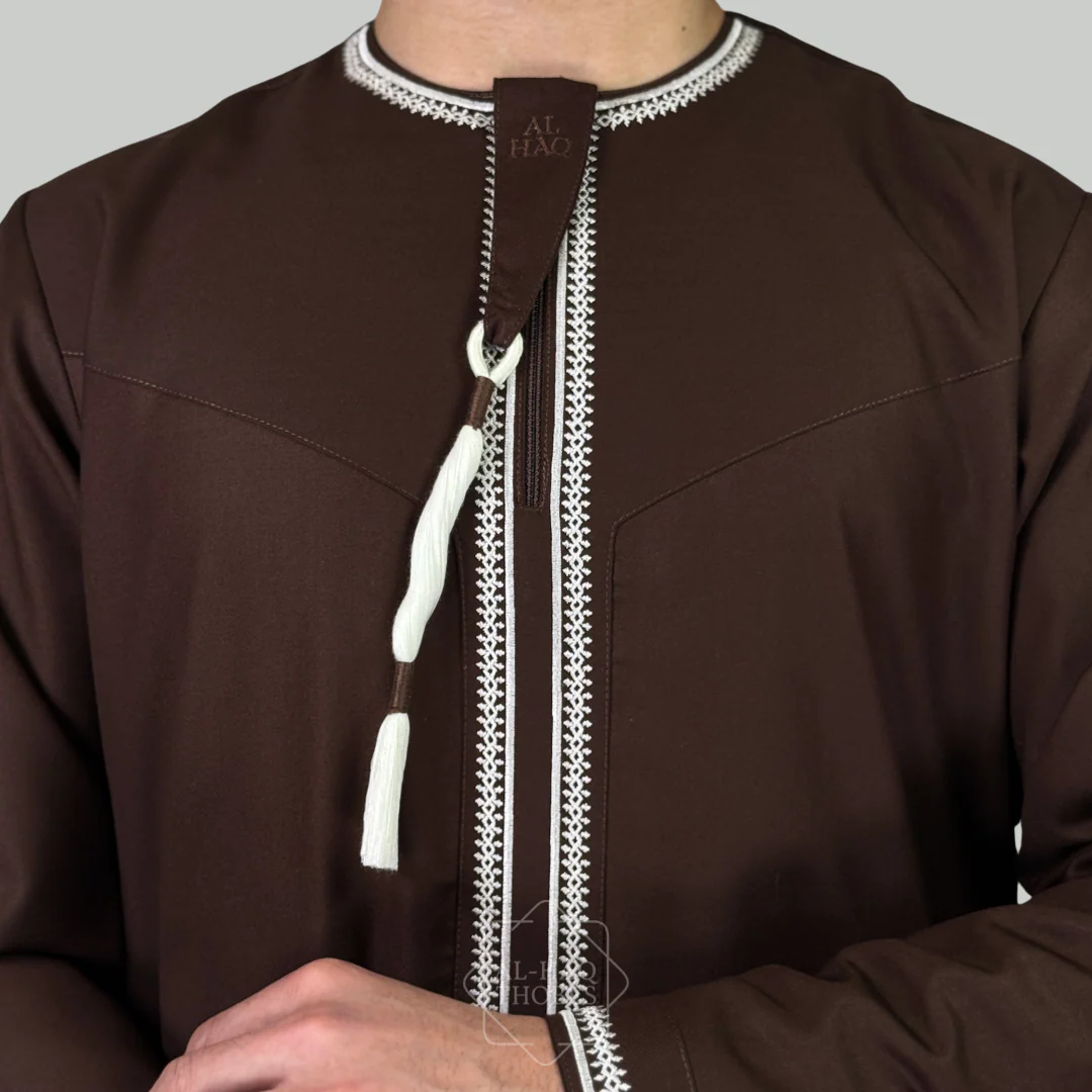 Luxury Chocolate Brown Omani Thobe - Image 3