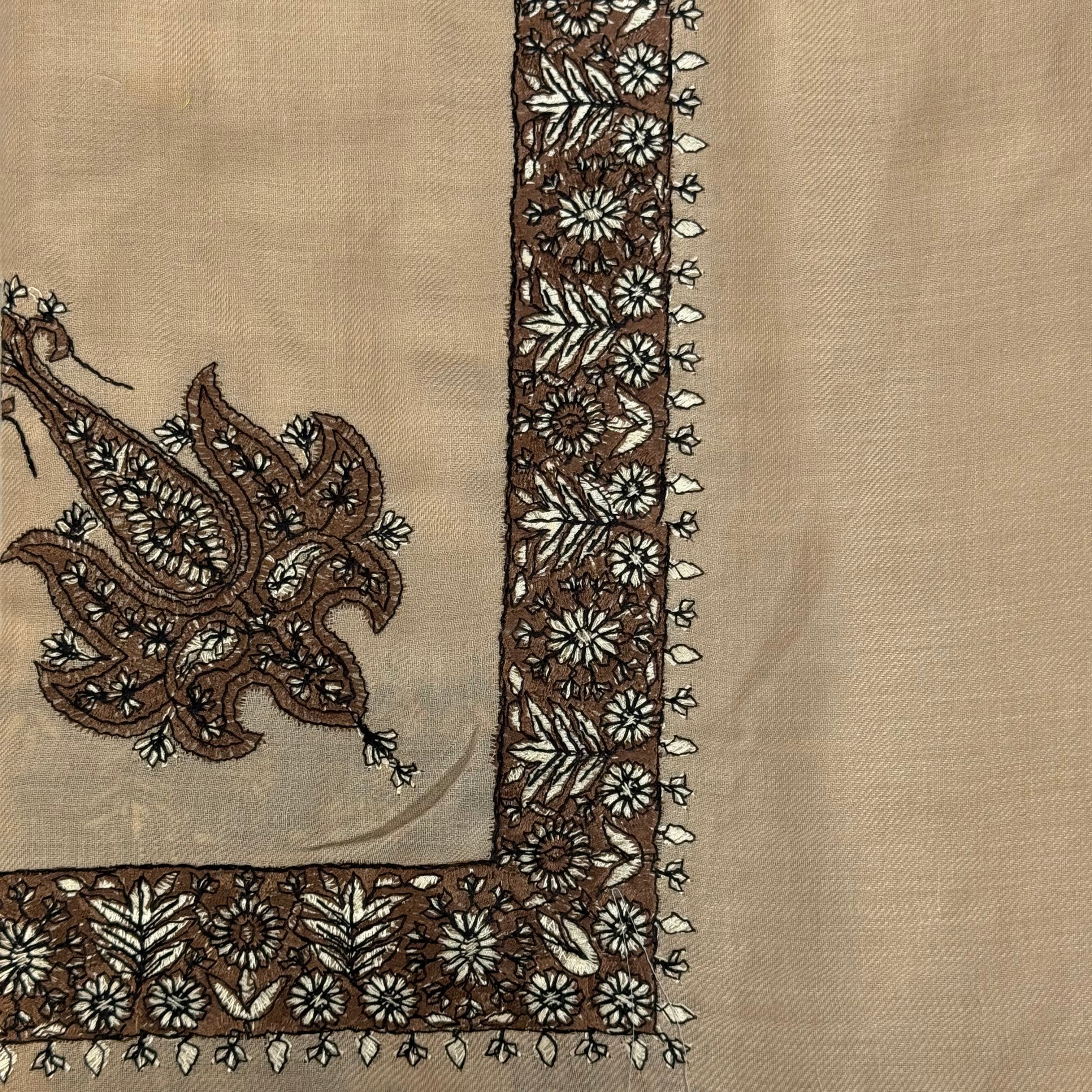 Luxury Desert Brown Embroidered Yemeni Shemagh - Image 10