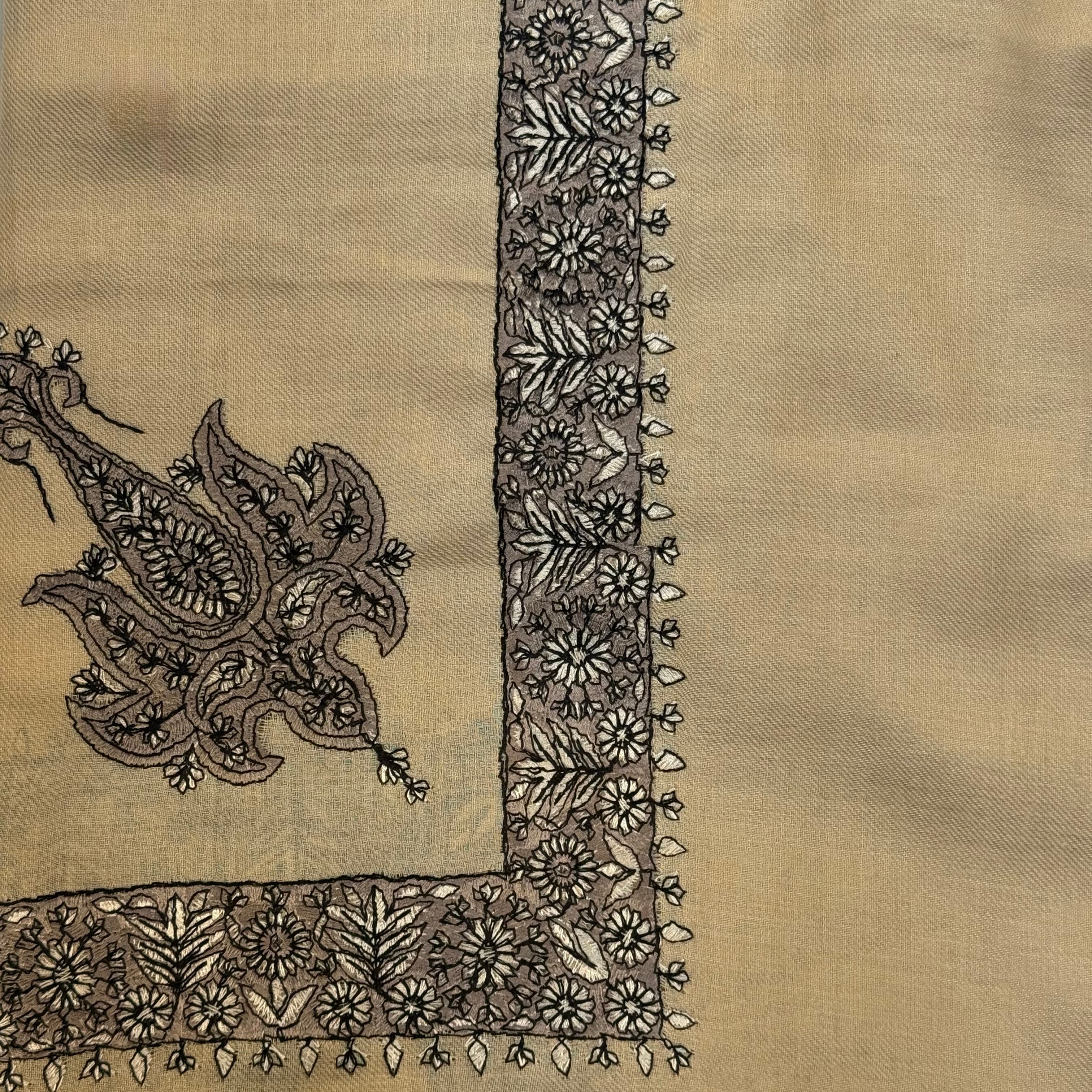 Luxury Desert Brown Embroidered Yemeni Shemagh - Image 15