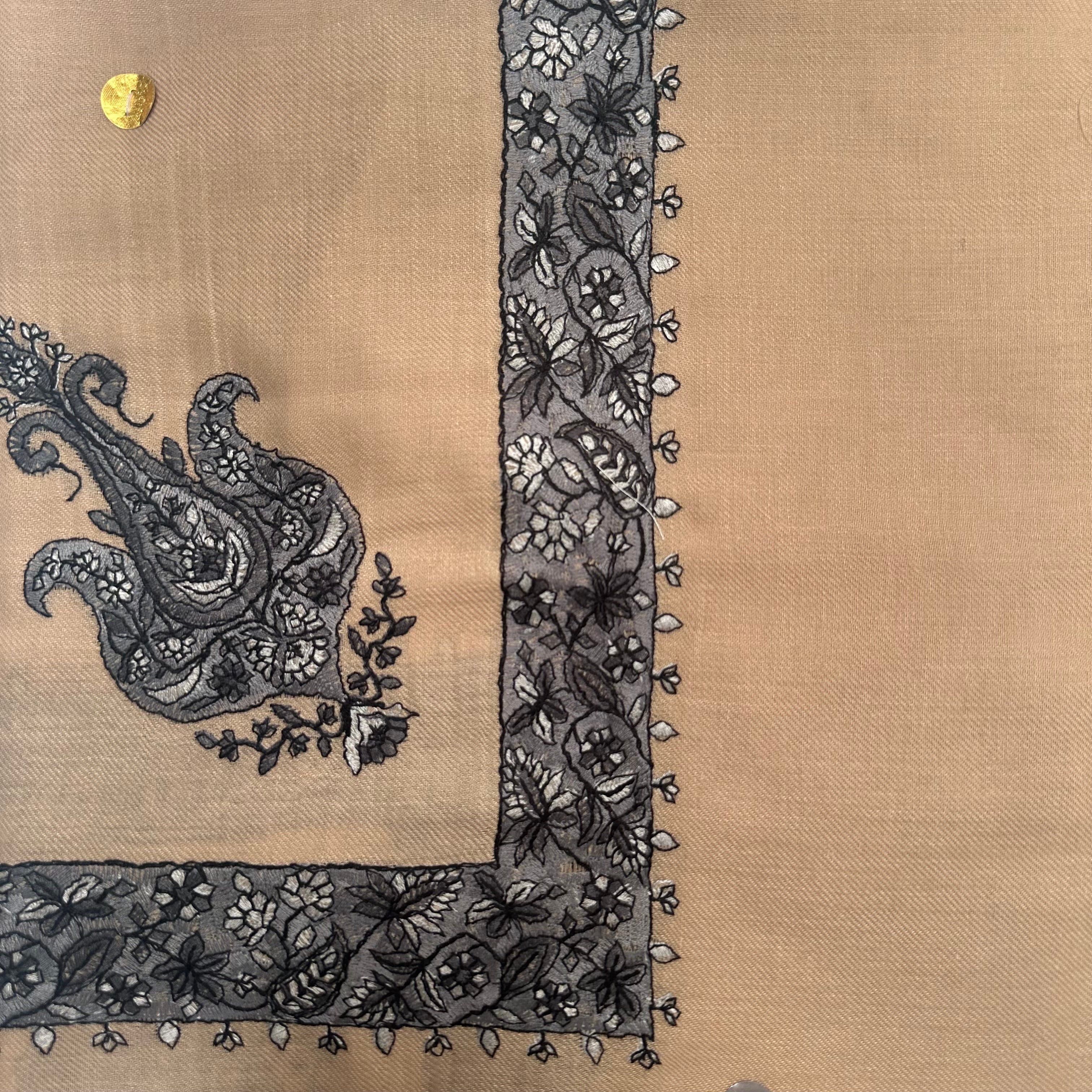 Luxury Desert Brown Embroidered Yemeni Shemagh - Image 5