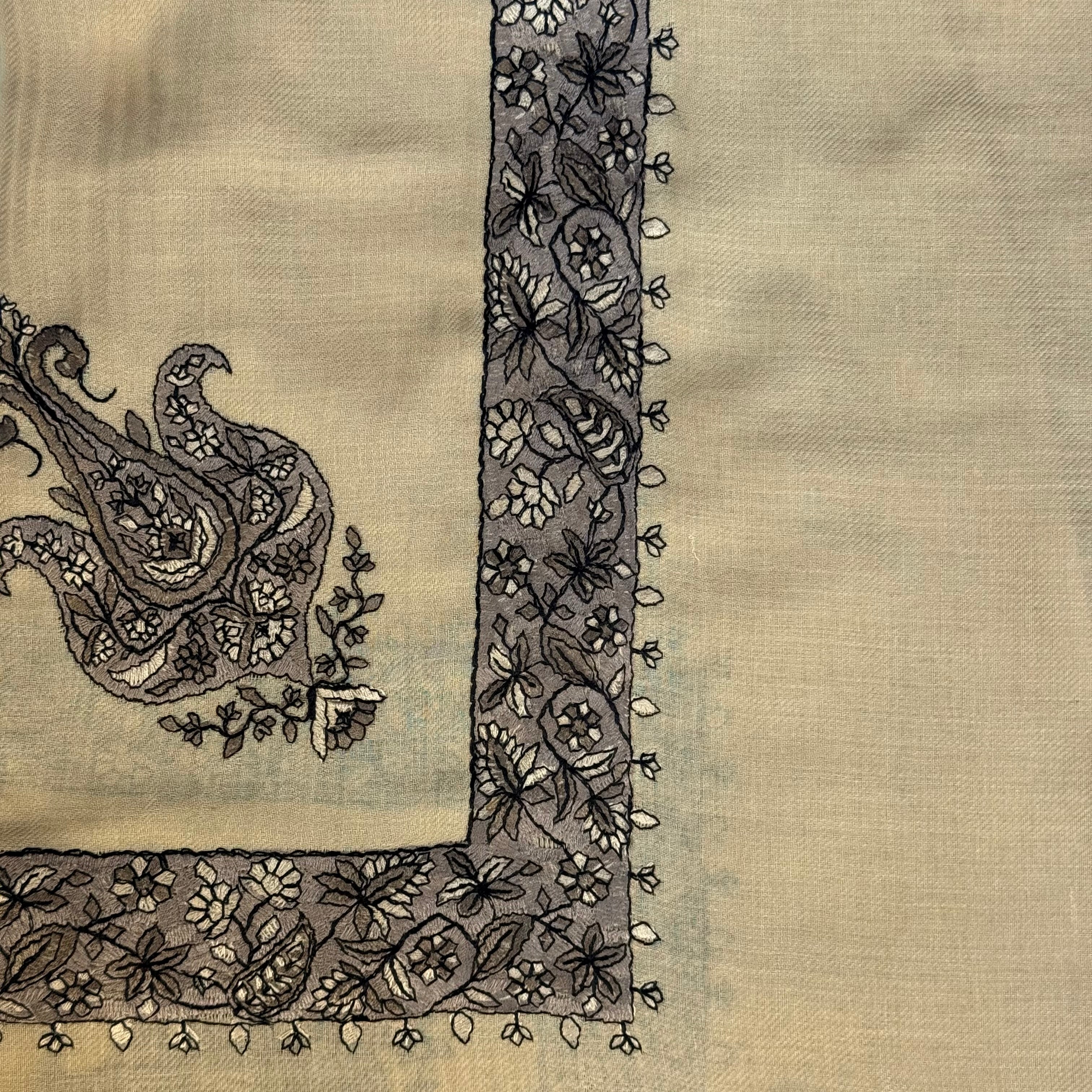 Luxury Desert Brown Embroidered Yemeni Shemagh - Image 6