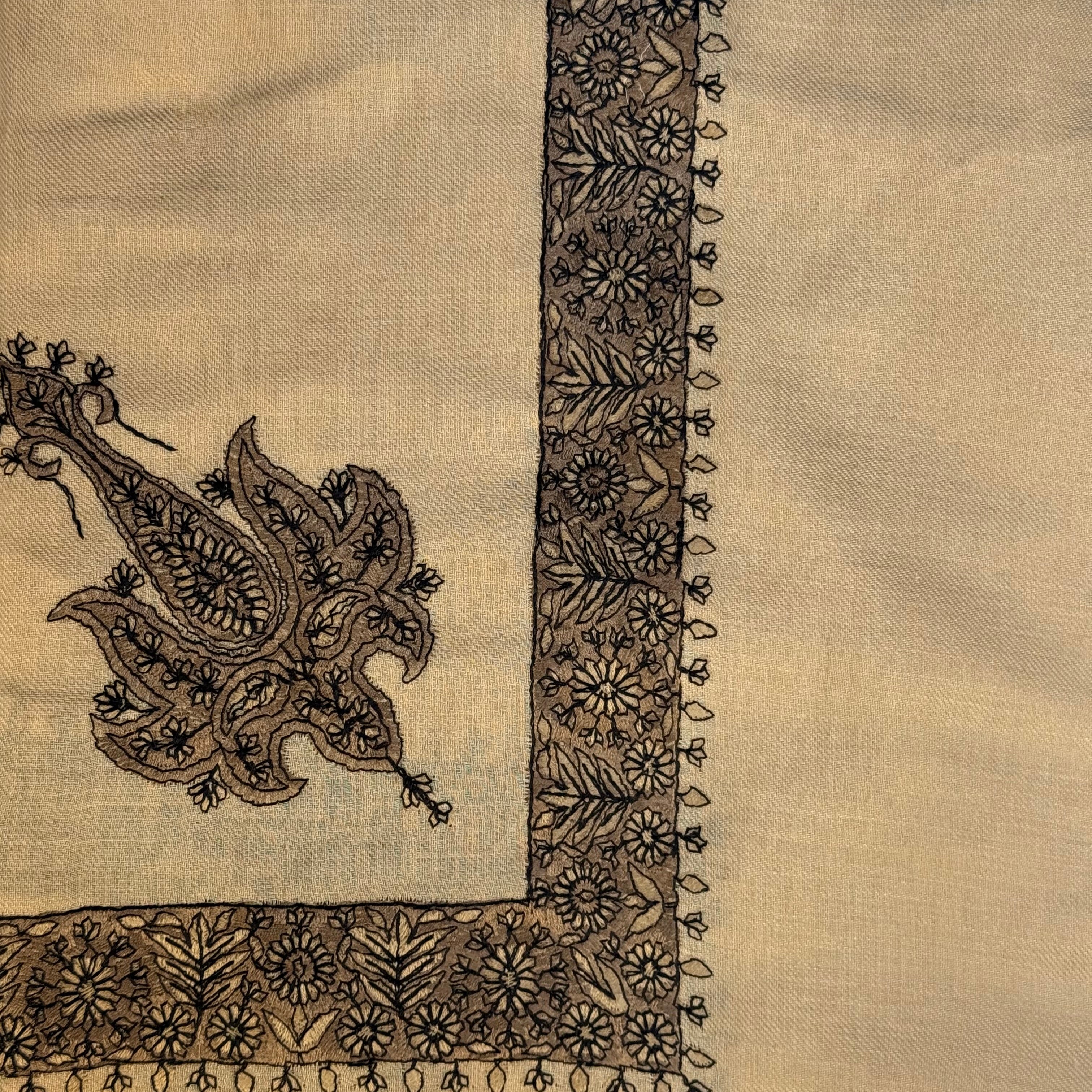 Luxury Desert Brown Embroidered Yemeni Shemagh - Image 8