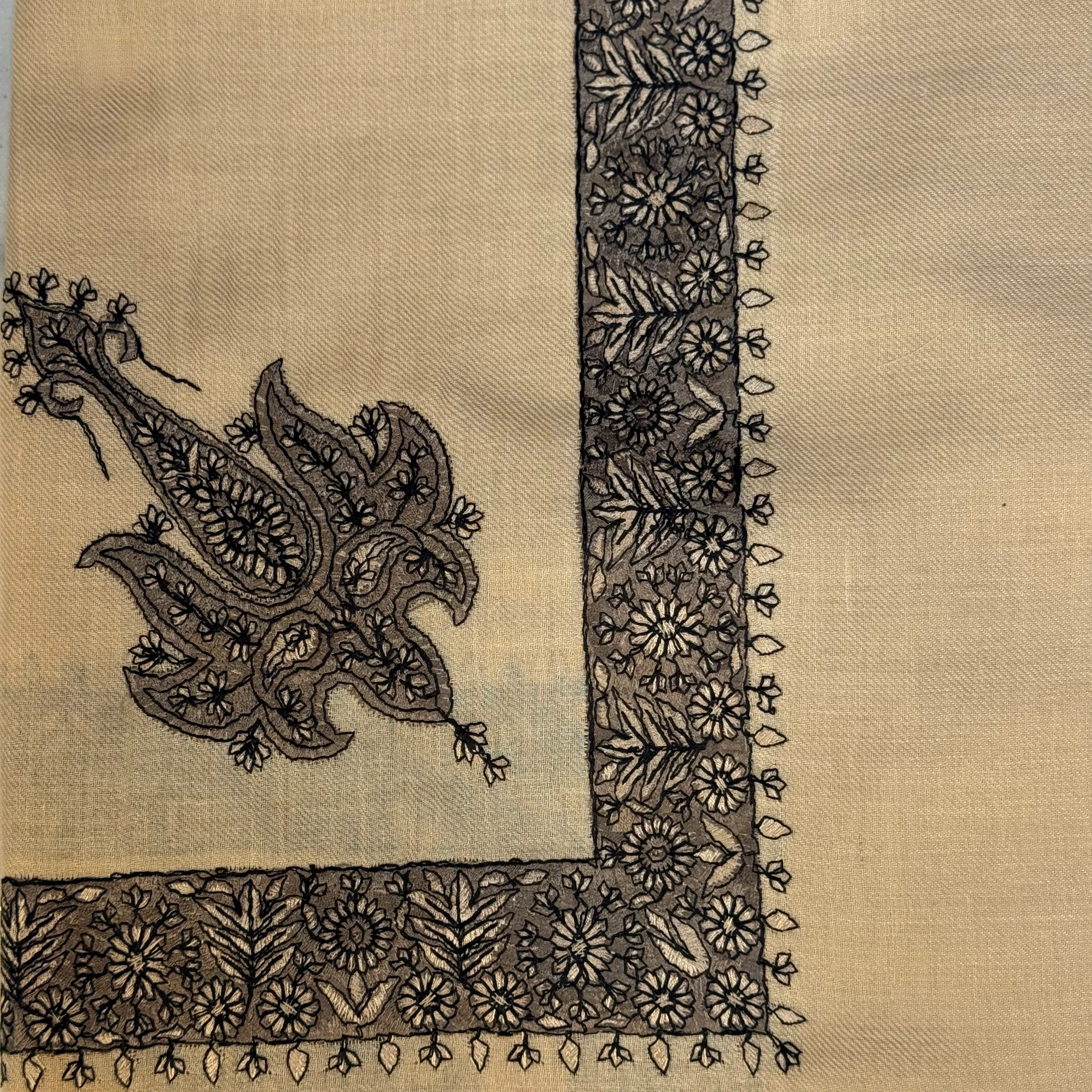 Luxury Desert Brown Embroidered Yemeni Shemagh - Image 9