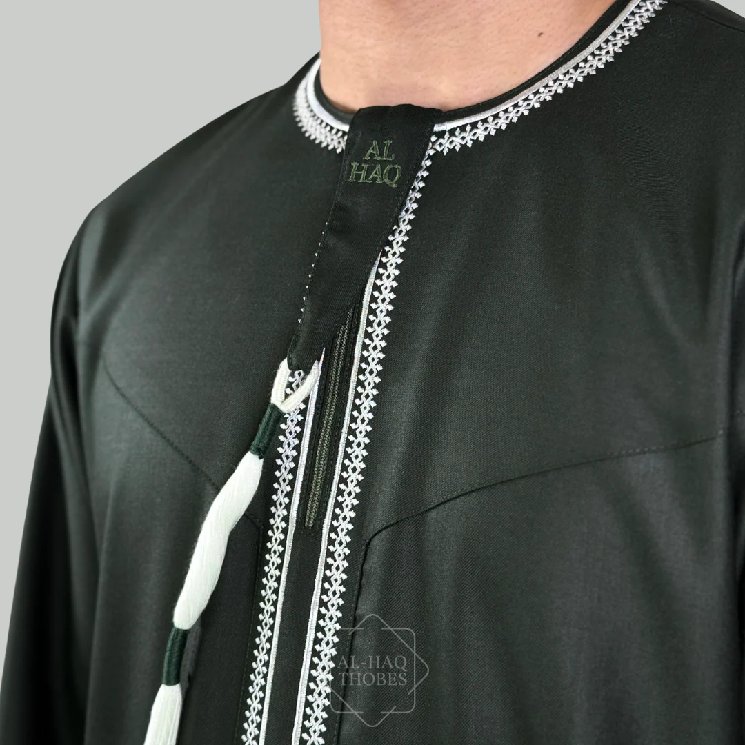 Luxury Emerald Green Omani Thobe - Image 4