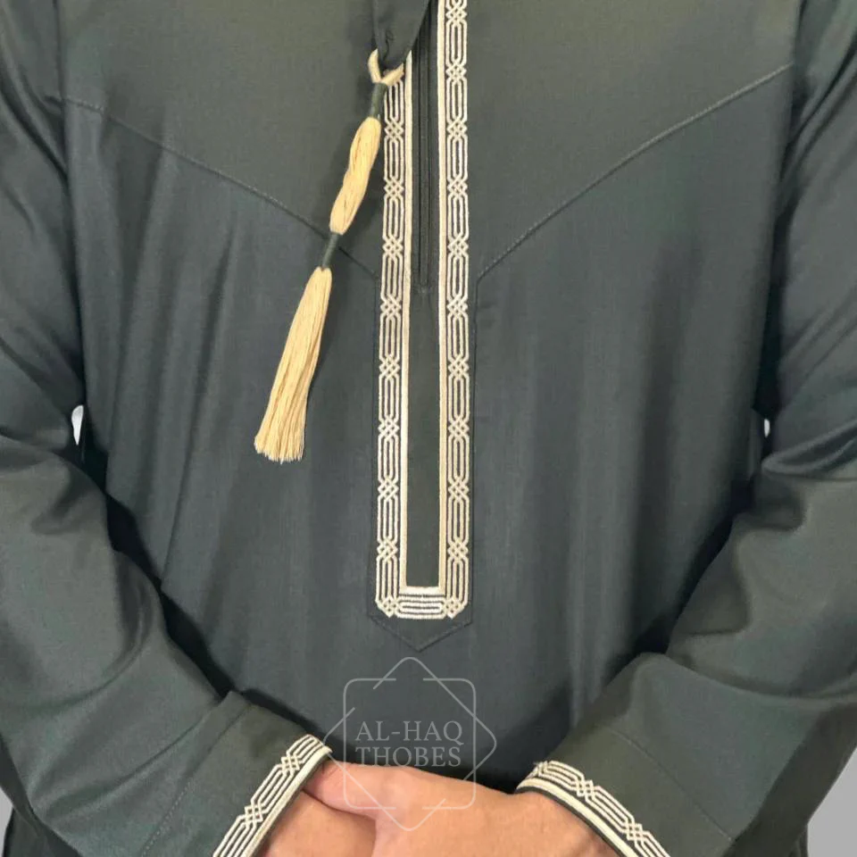 Luxury Forest Green Omani Thobe - Image 2