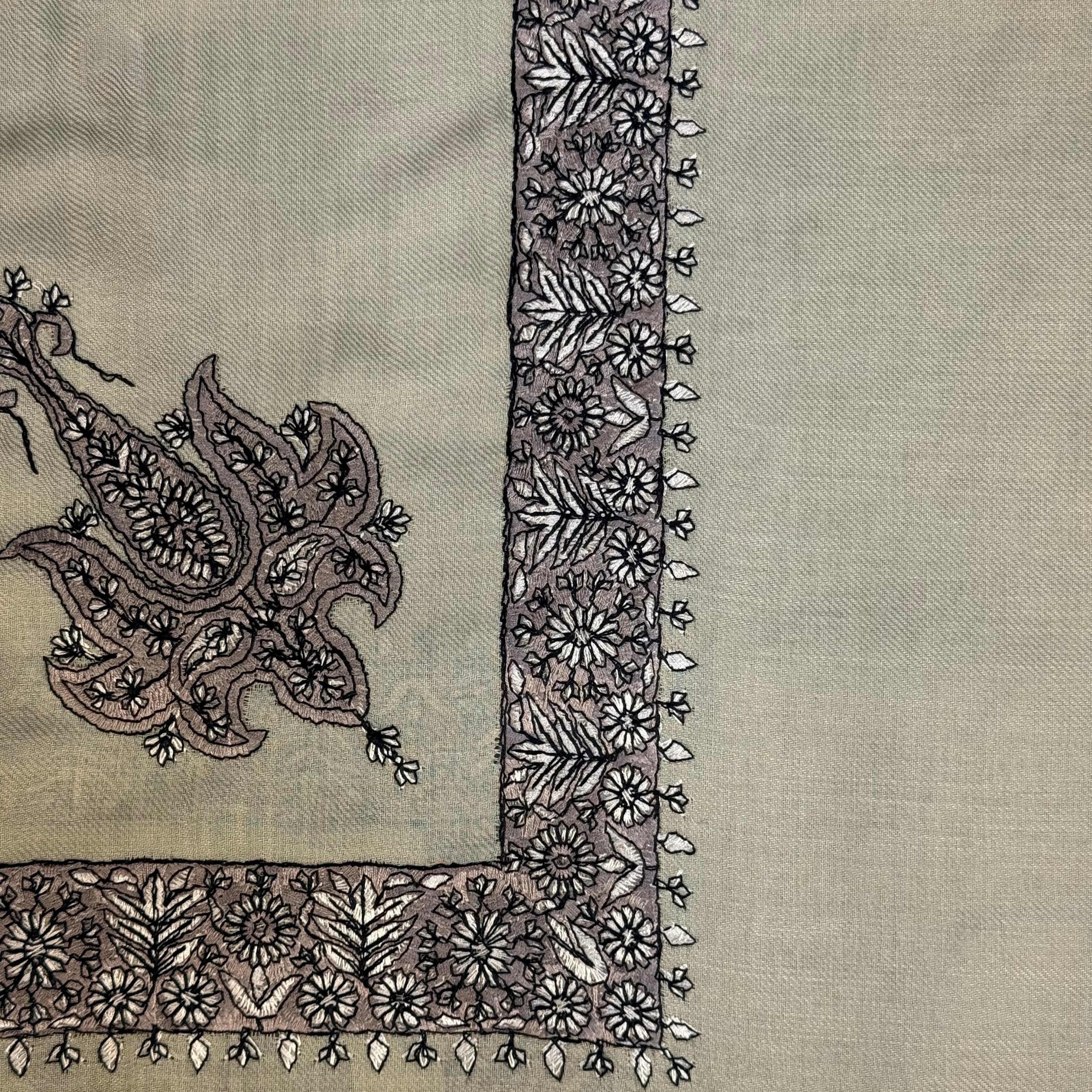 Luxury Latte Embroidered Yemeni Shemagh - Image 3
