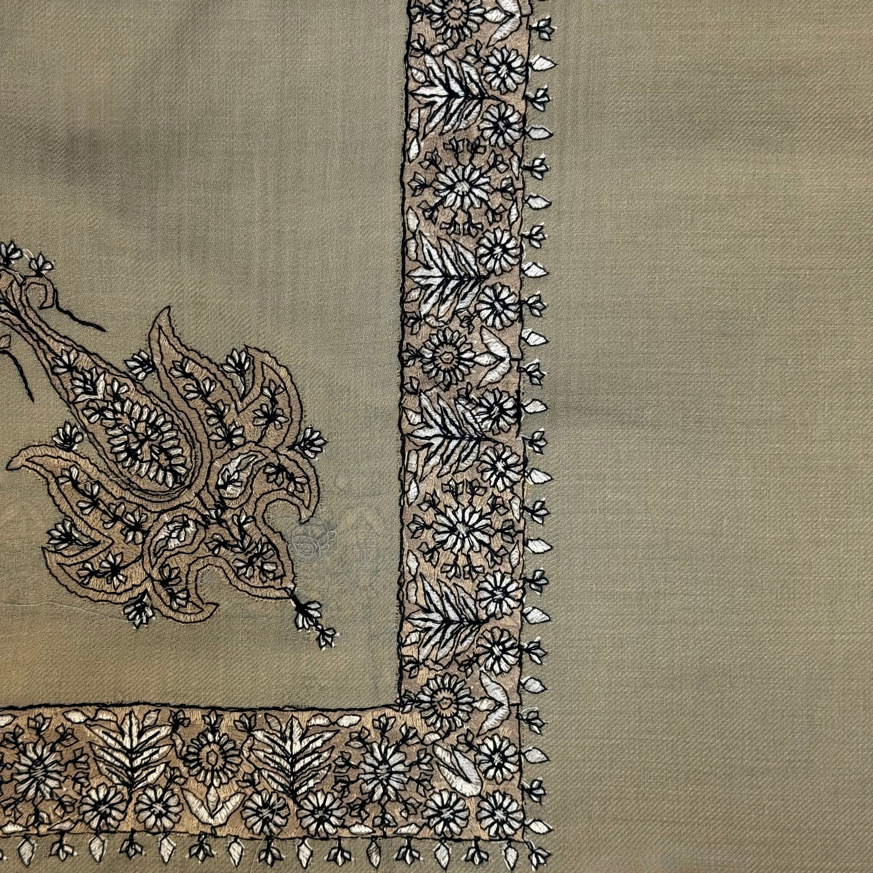 Luxury Latte Embroidered Yemeni Shemagh - Image 9