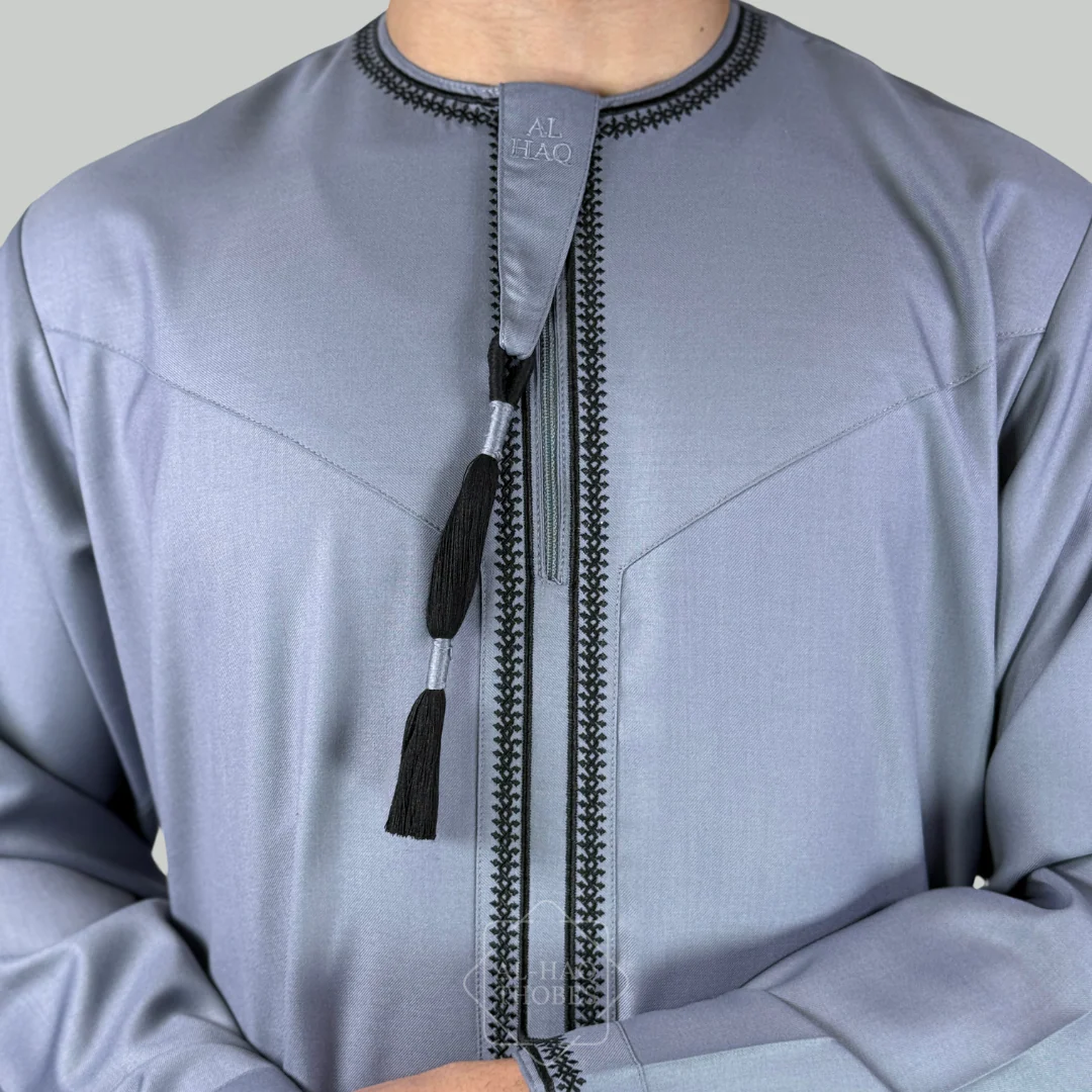 Luxury Lilac Grey Omani Thobe - Image 3