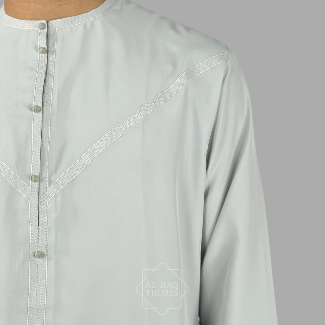 Luxury Pearl Grey Lightweight Zibda Emirati Thobe (Buttons) - Image 4