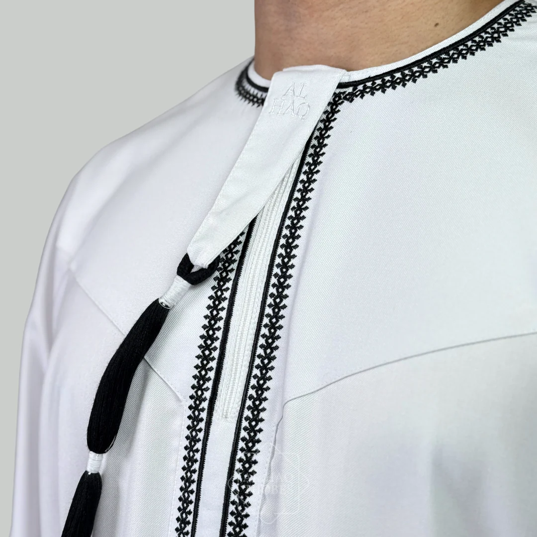 Luxury White & Black Omani Thobe - Image 4