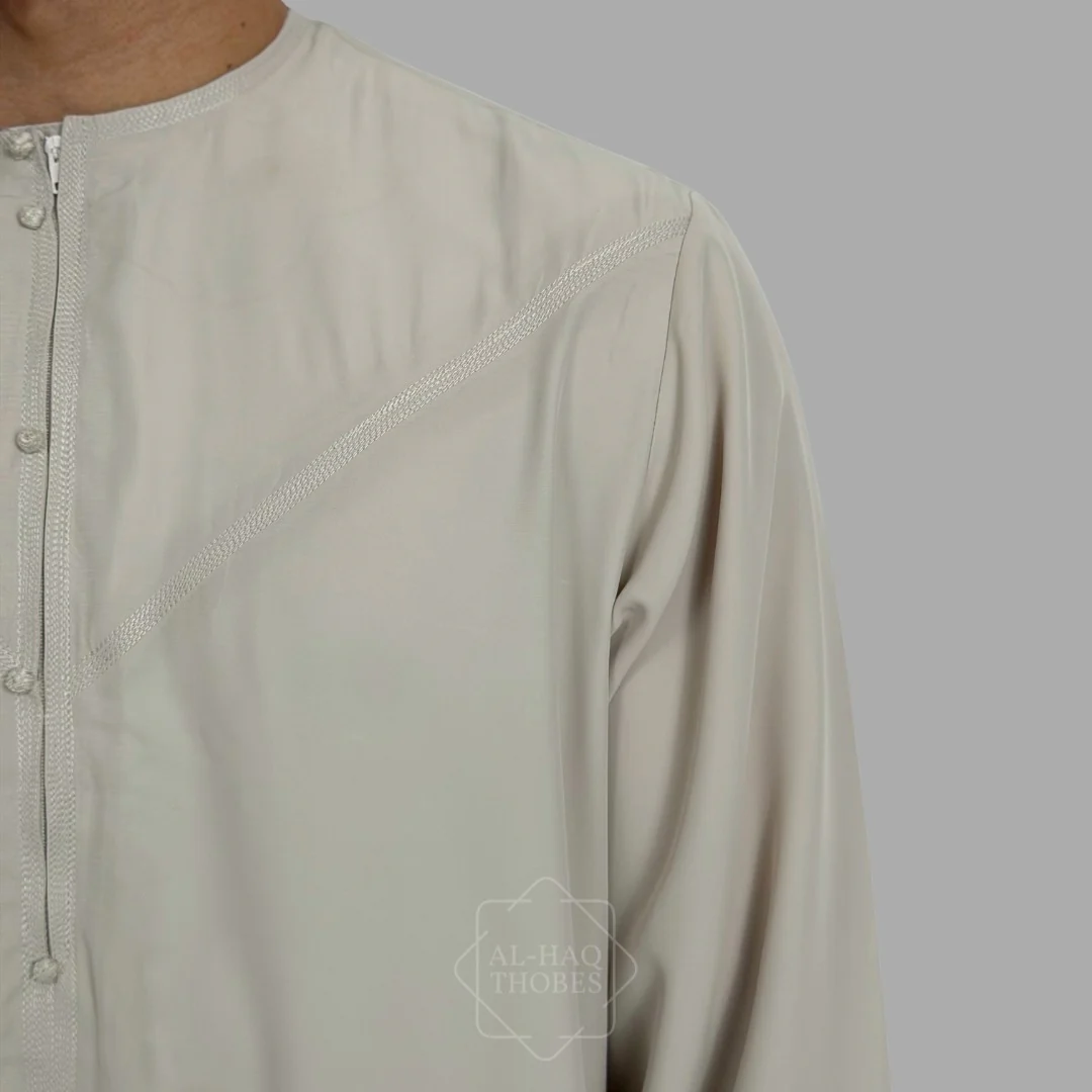Luxury Cream Latte Lightweight Emirati Zibda Thobe - Image 4